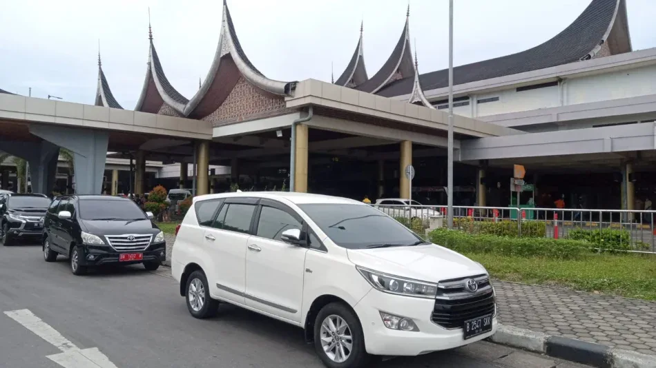 Sewa Mobil Innova Padang