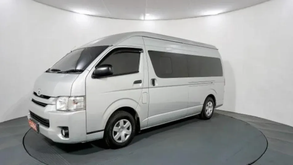 Sewa Toyota Hiace Padang